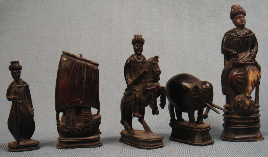 Antique Russian Kholmogory Set - Black Pieces
